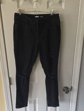 Old Navy Pop Icon Skinny Mid-rise Black Jeans w/ Subtle Distressed Look- Size 6